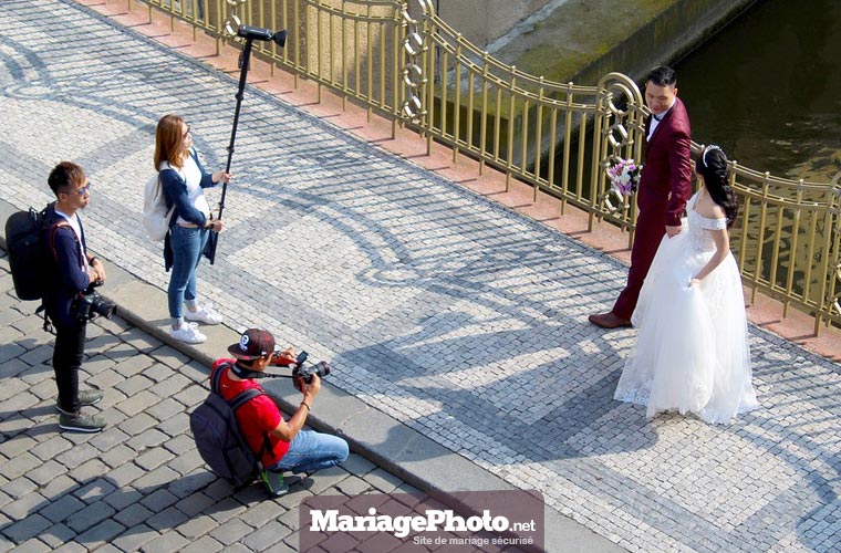 Choix du photographe de mariage : Un photographe de mariage doit travailler avec du matériel professionnel.